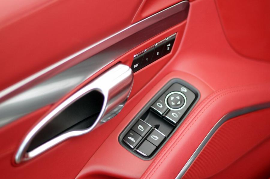  Porsche 911 Carrera S Cabriolet 2011 года  (фото 36 из 61)